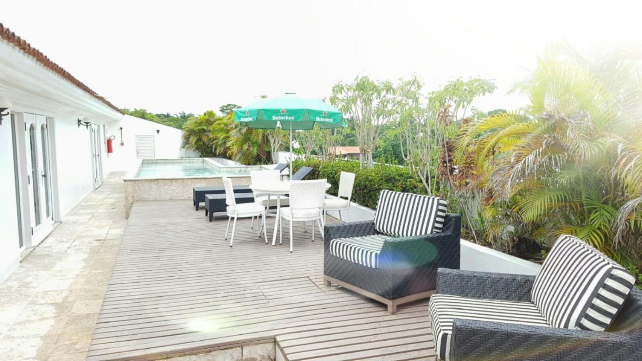 Hotel Tropical Manaus Esterno foto Rooftop pool at the hotel