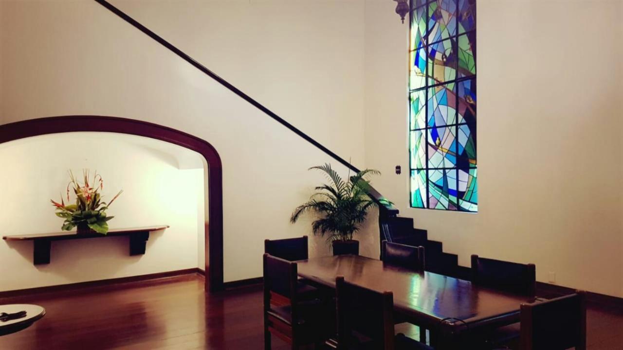 Hotel Tropical Manaus Esterno foto The interior of the church